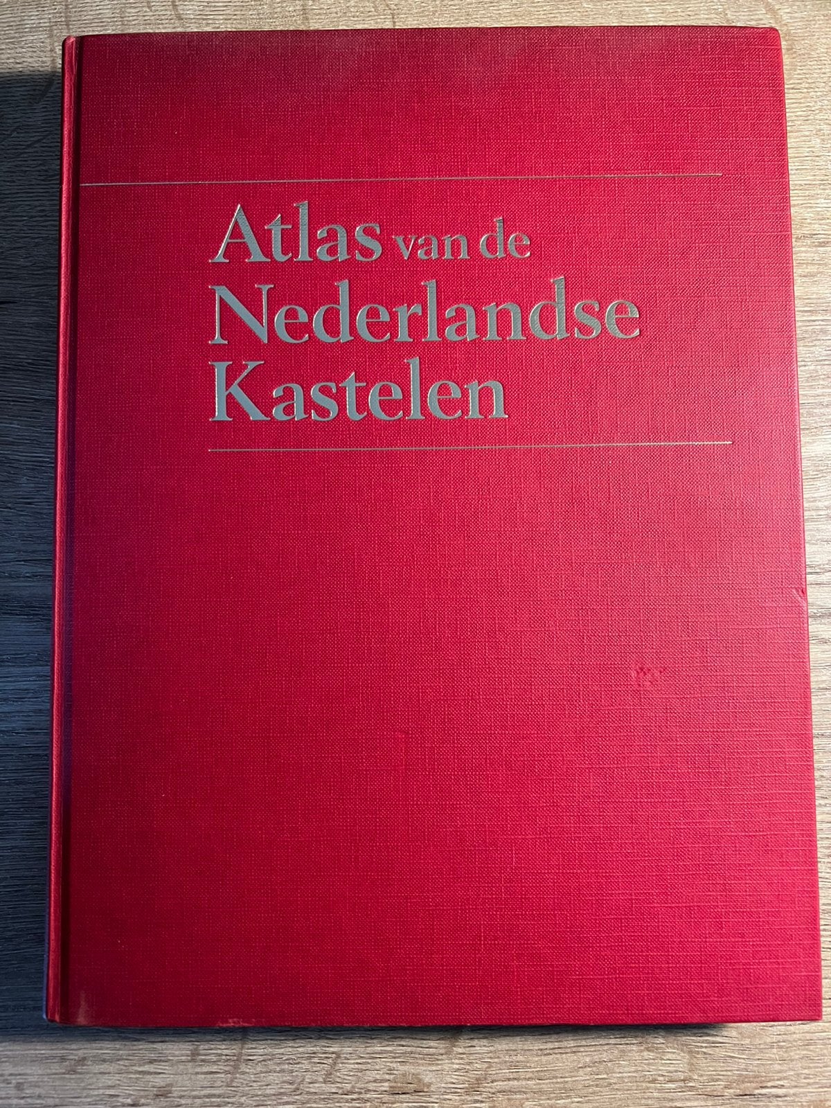 Atlas van de Nederlandse Kastelen – Kalkwiek & Schellart, Boeken, Overige atlassen, Ophalen of Verzenden, Zo goed als nieuw, 1800 tot 2000