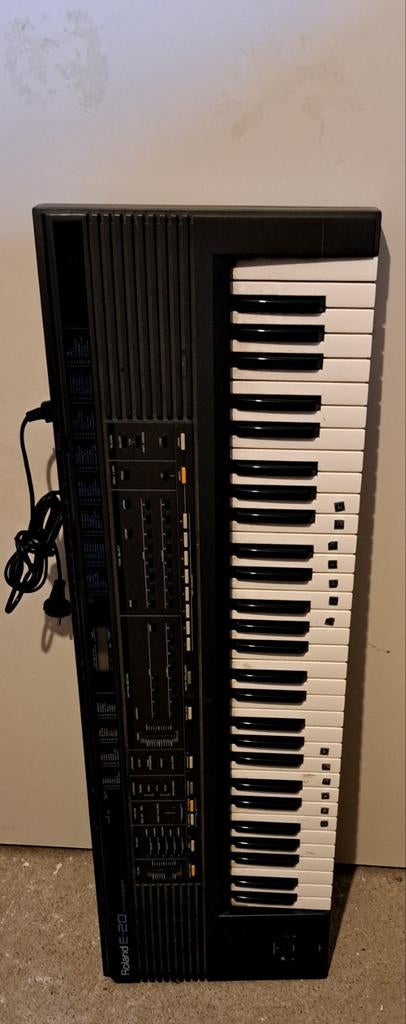 Roland E-20 synthesizer, Muziek en Instrumenten, Keyboards, Roland, Midi-aansluiting, Ophalen of Verzenden, 61 toetsen