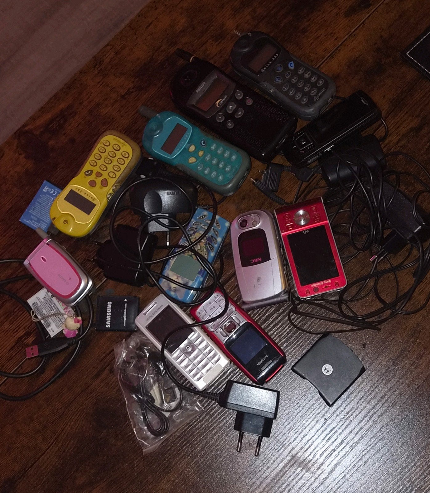 Partij oude mobiele telefoons en laders, Gebruikt, Overige modellen, Ophalen of Verzenden, Minder dan 3 megapixel