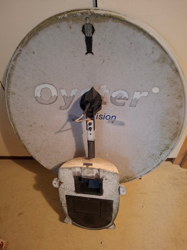 Oyster schotel antene 85 cm, Audio, Tv en Foto, Schotelantennes, Ophalen, Gebruikt, (Schotel)antenne, Overige merken