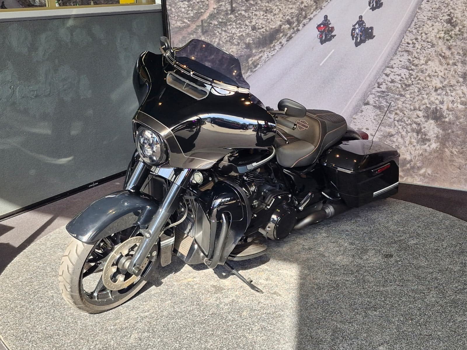 Harley-Davidson FLHXS STREET GLIDE SPECIAL (bj 2021), Motoren, Laan van Vredenoord 33
2289 DA  RIJSWIJK, NL, Bedrijf, Toermotor