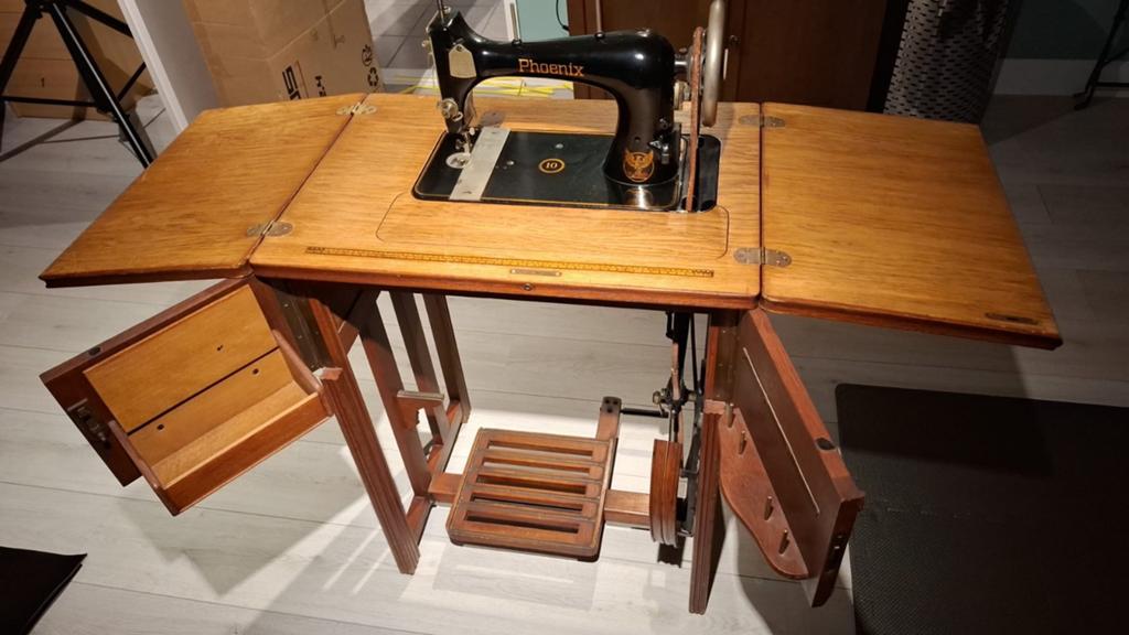 Vintage Phoenix Trapnaaimachine, Ophalen