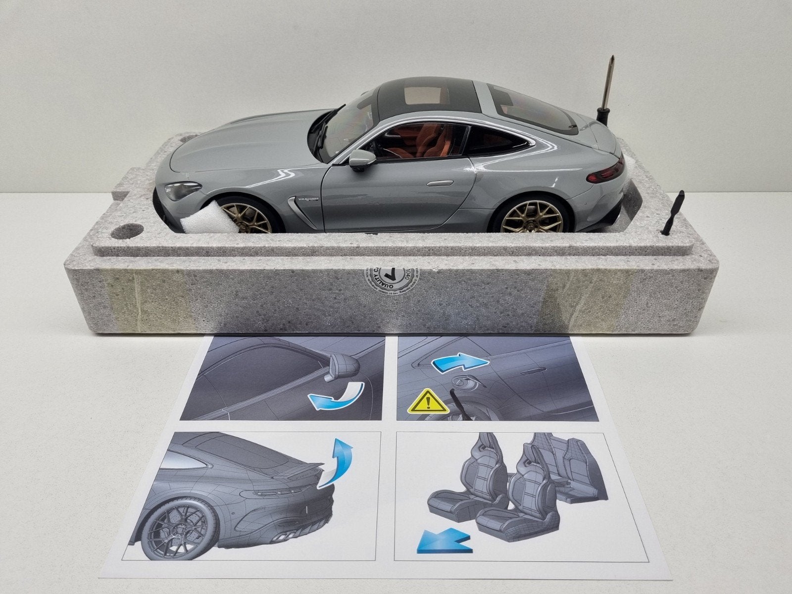 1:12 NZG
Mercedes-Benz AMG GT63 4Matic
10331/52
1:12 Nieuw, Ophalen of Verzenden, Nieuw, 1:9 t/m 1:12, Auto