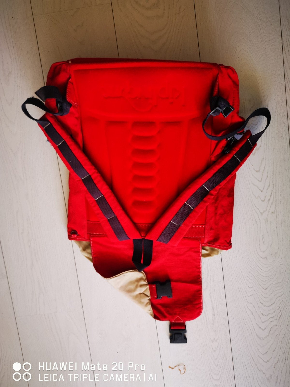 Kipling Draagzak Rood - Comfortabel en Veilig, Kinderen en Baby's, Overige merken, Gebruikt, Buik of Rug, Ophalen of Verzenden