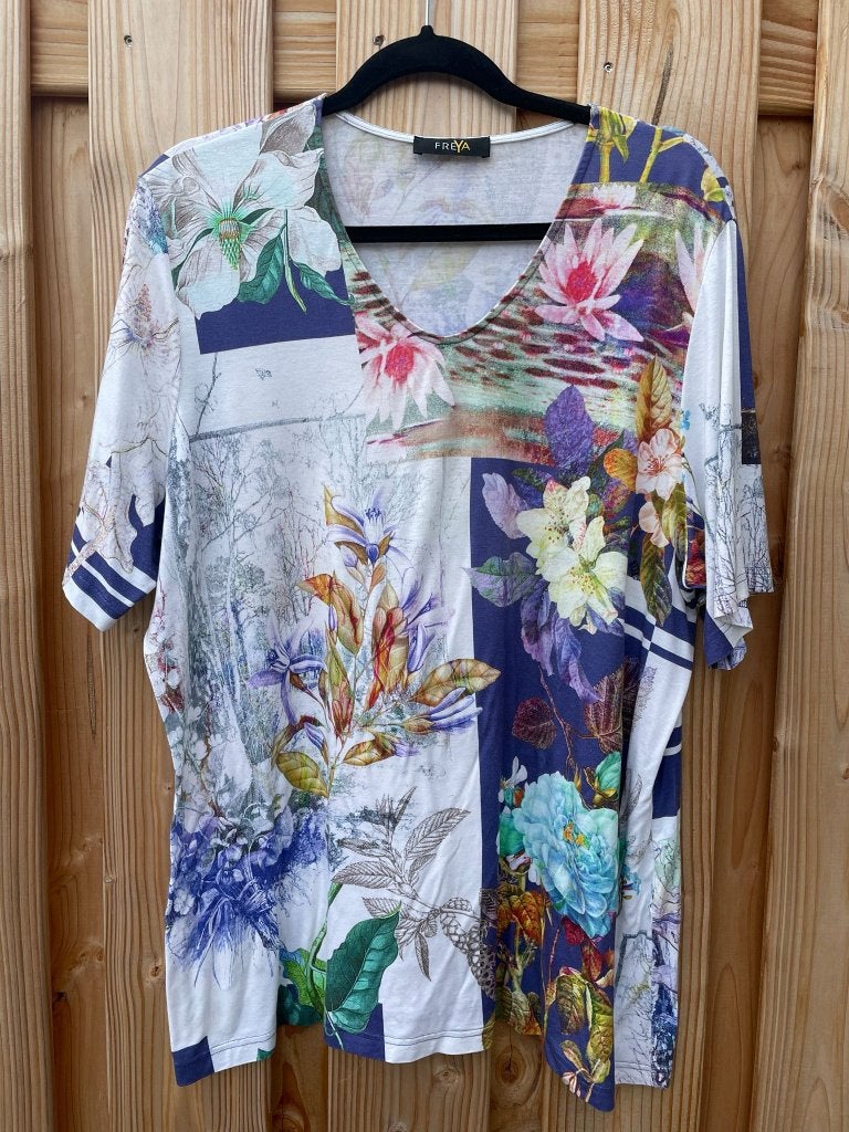 Kleurrijk t-shirt FreYa (wit, paars en bloemen) maat 50, Kleding | Dames, Shirt of Top, Gedragen, Meerkleurig, FreYa