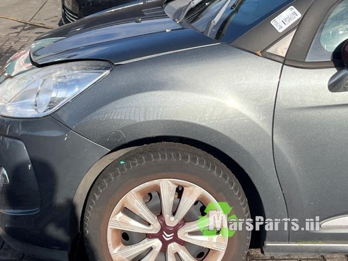 Scherm links-voor van een Citroen DS3 (KTP)