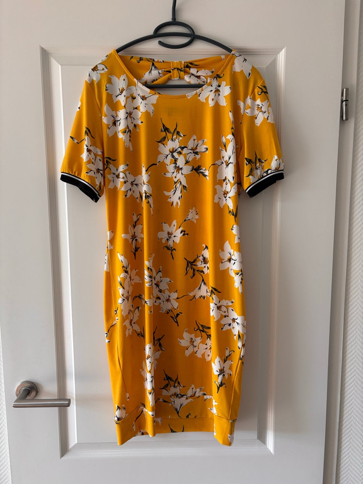 Norah zomerjurk geel met bloemenprint maat 36 (S), Ophalen, Geel, Zo goed als nieuw, Knielengte