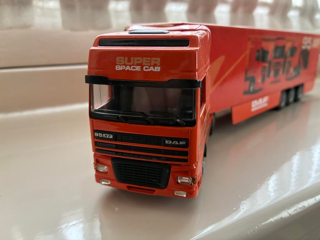 Lion Car Daf XF super space Cab, Ophalen of Verzenden, Zo goed als nieuw, Bus of Vrachtwagen, Lion Toys