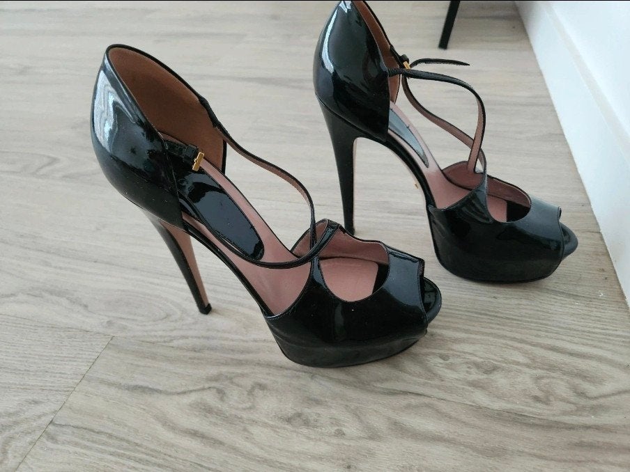 Gucci Zwarte Lakleren Lili Open-Teen Pumps - Maat 37,5, Kleding | Dames, Pumps, Zwart, Ophalen of Verzenden, Gucci
