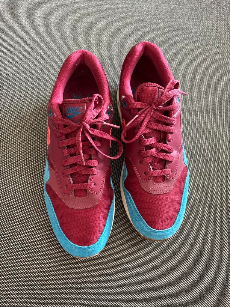 Nike Air Max 1 Team Red Green Abyss – Special Edition, Ophalen of Verzenden, Gedragen, Rood, Sneakers of Gympen