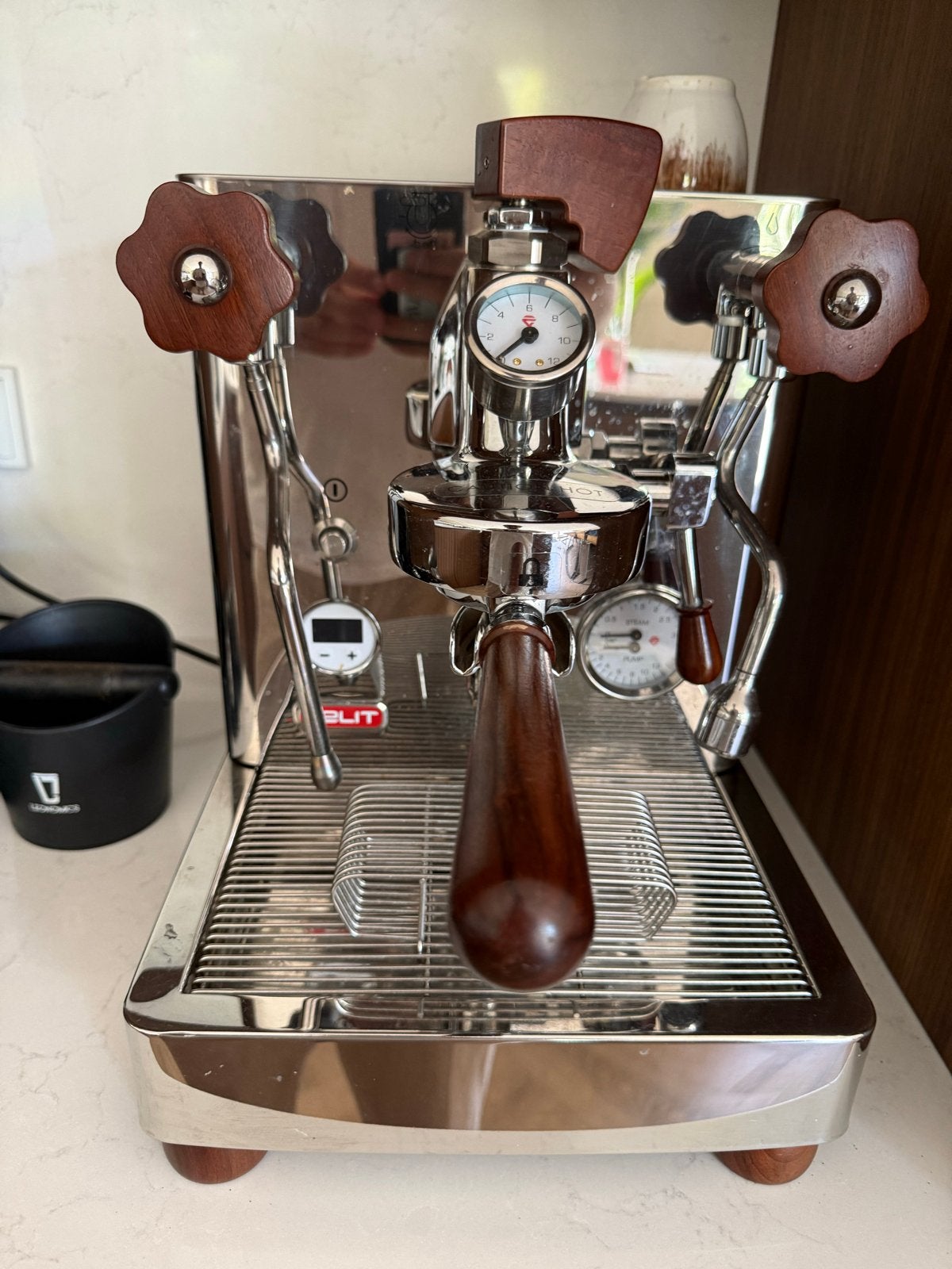 Lelit Bianca V3 - Zo goed als nieuw, Walnoot afwerking, Stoompijpje, Espresso apparaat, Zo goed als nieuw, 2 tot 4 kopjes
