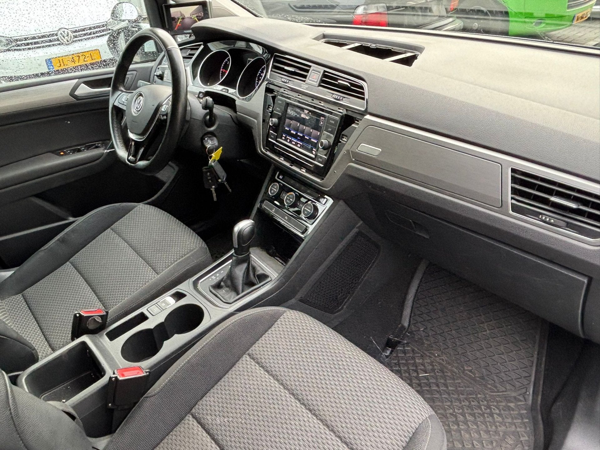 Volkswagen Touran 2.0 TDI AUTOMAAT / 180 DKM / HONDENWAGEN !, Stof, Wit, Origineel Nederlands, Bedrijf