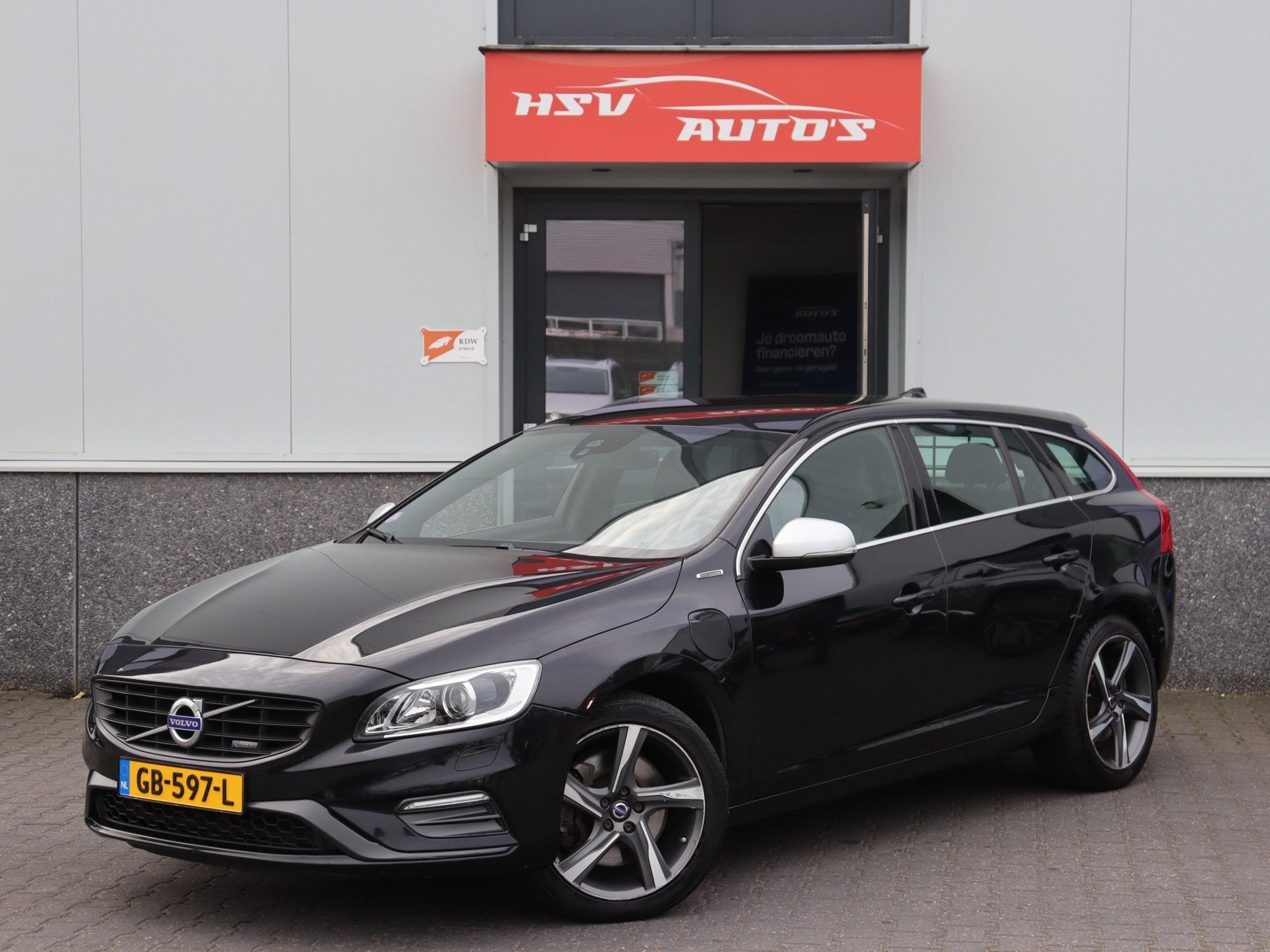 Volvo V60 2.4 D6 AWD Plug-In Hybrid R-Design, Auto's, Automaat, Zwart, Vierwielaandrijving, 11 kWh