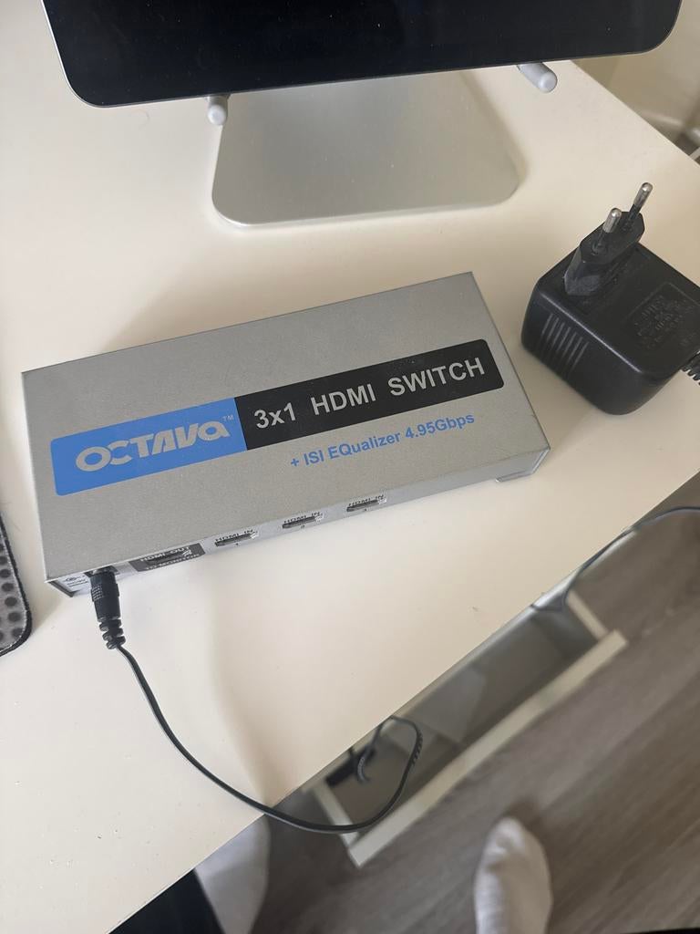Octava 3x1 HDMI Switch + ISI Equalizer 4.95Gbps, Ophalen of Verzenden, Zo goed als nieuw, Overige kabels