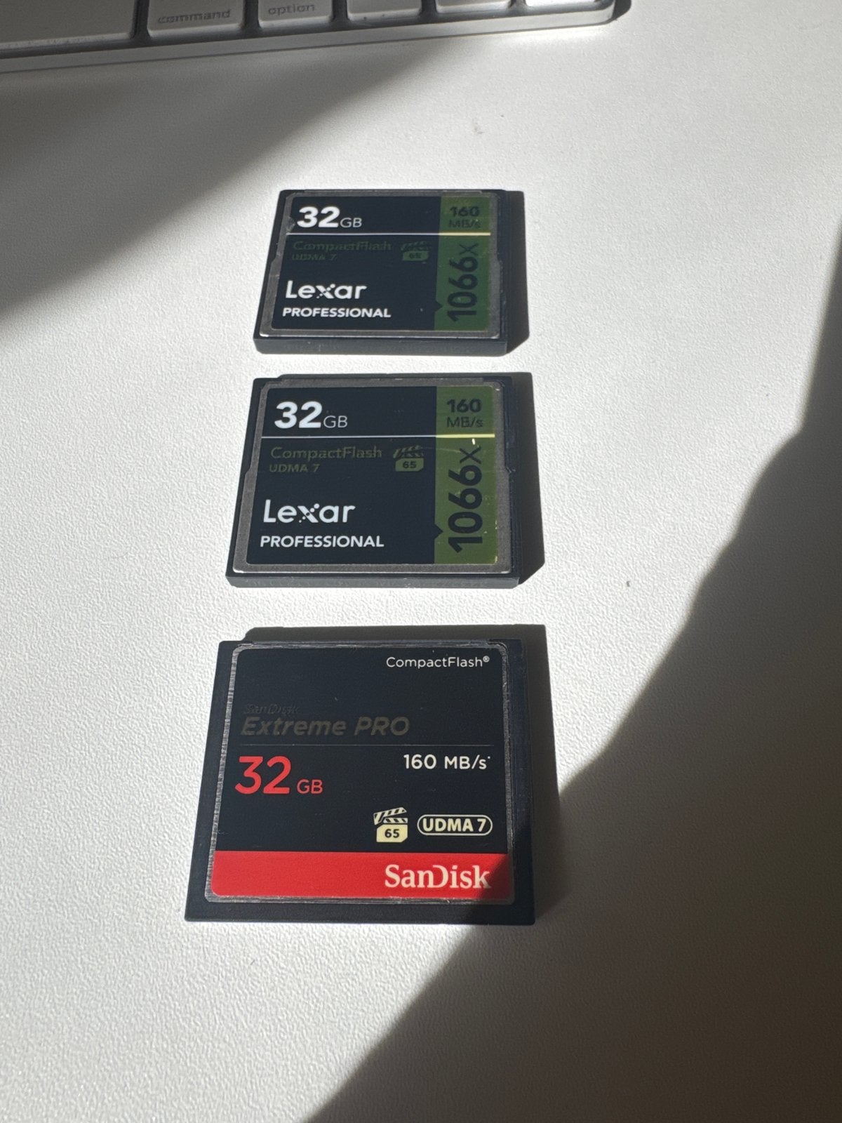 3x CompactFlash (CF) geheugenkaarten 32GB - Lexar & SanDisk, 32 GB, Ophalen of Verzenden, Zo goed als nieuw, Fotocamera