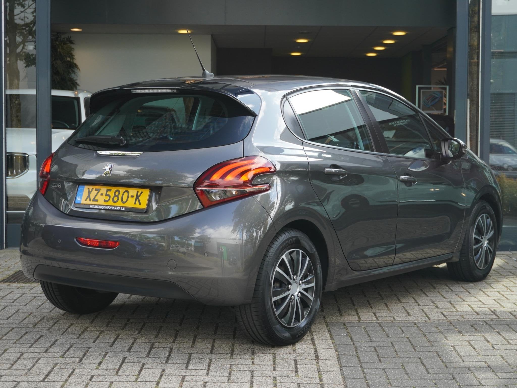 Peugeot 208 1.2 PureTech 80 Active / NL AUTO / NAVI / CRUISE, Auto's, Verwarmde buitenspiegels, Stof, 1199 cc, Origineel Nederlands