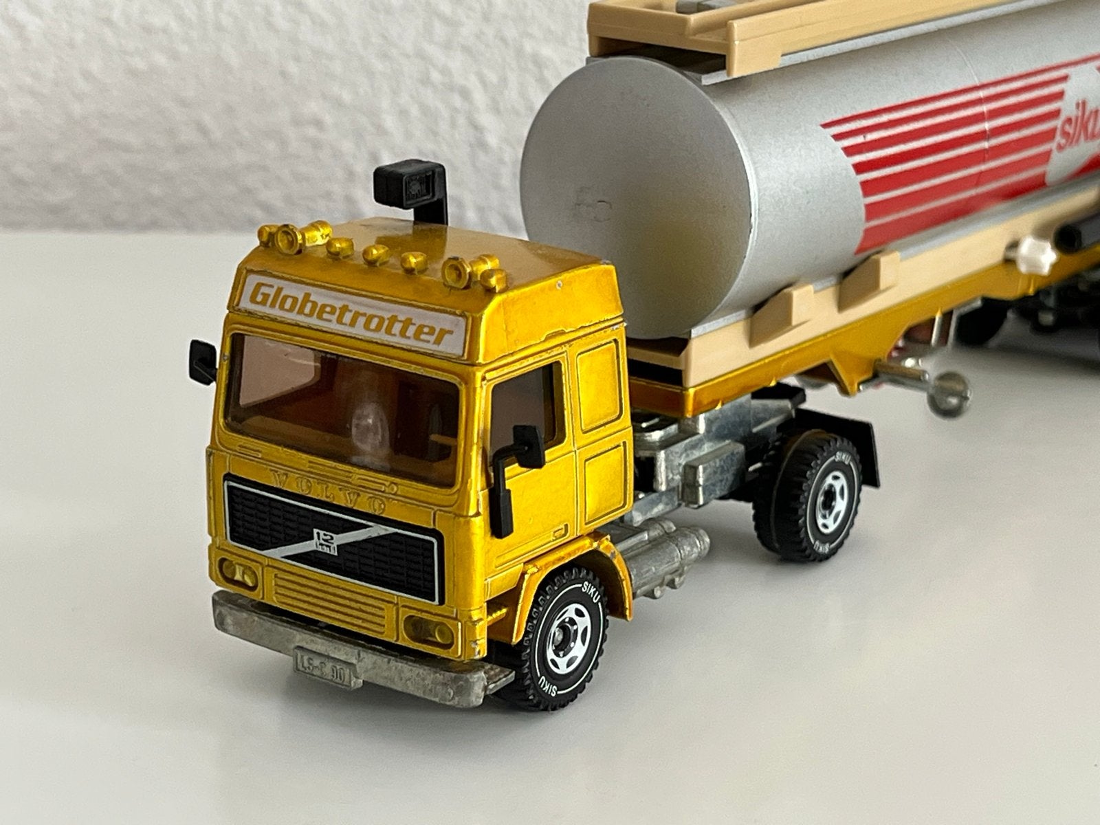 Siku 3416 Volvo F12 tankwagen - goede staat, Hobby en Vrije tijd, Modelauto's | 1:50, Ophalen of Verzenden, Gebruikt, Bus of Vrachtwagen