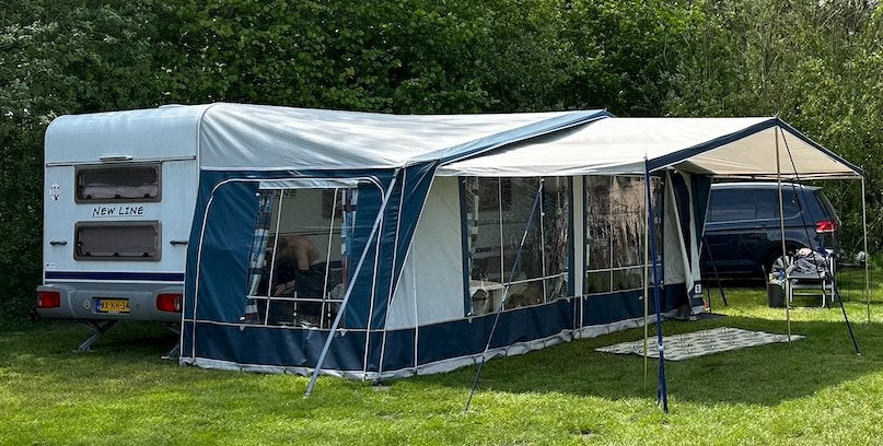 Dethleffs 490 TK caravan | Stapelbed | 5 slaapplaatsen, Caravans en Kamperen, Caravans, Dwarsbed, Treinzit, Particulier, Dethleffs