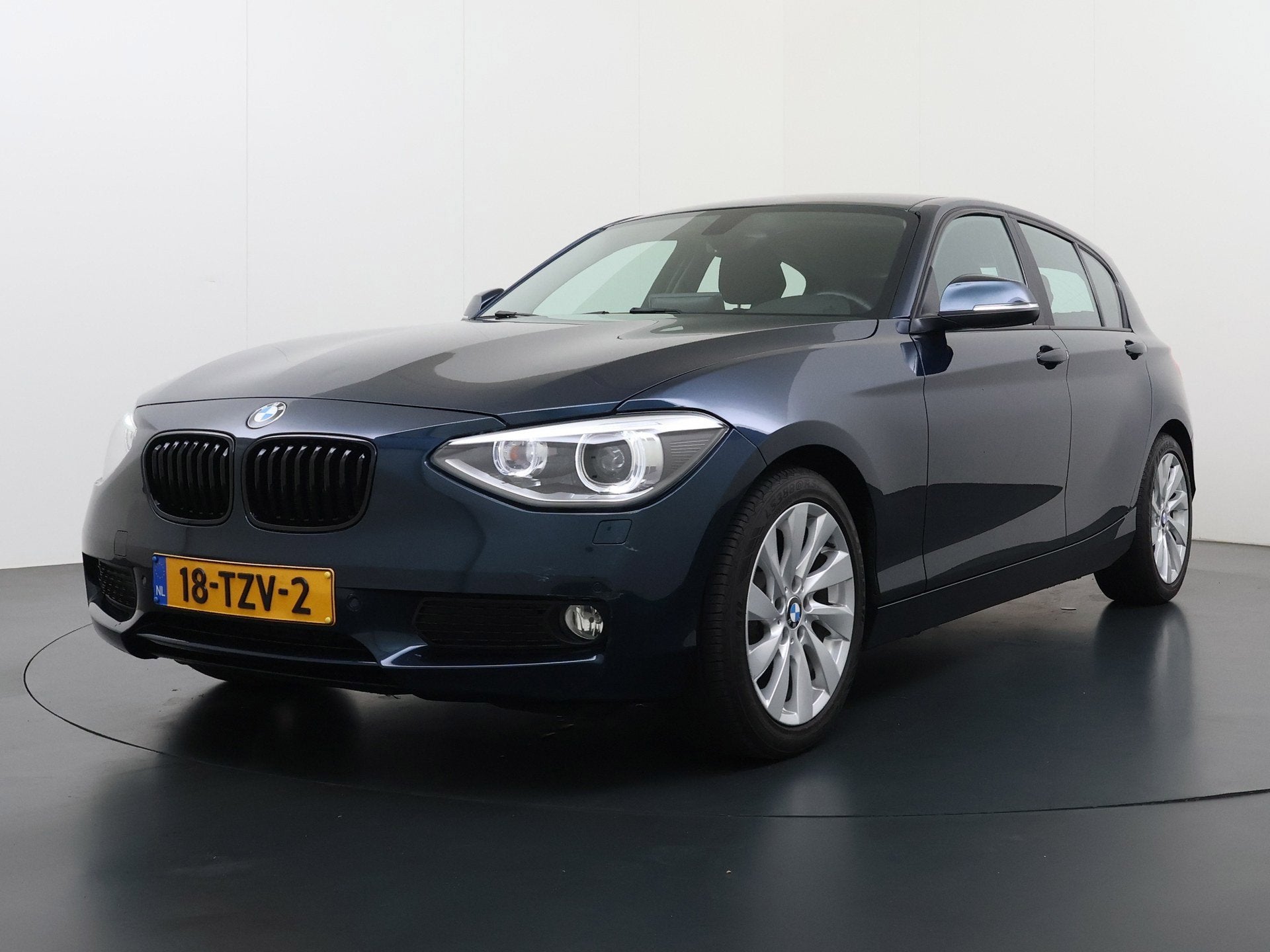 BMW 1-serie 116i Aut , nw Distr.kettingset + klep rubbers vv, Auto's, BMW, Euro 5, Gebruikt, Zwart, 4 cilinders