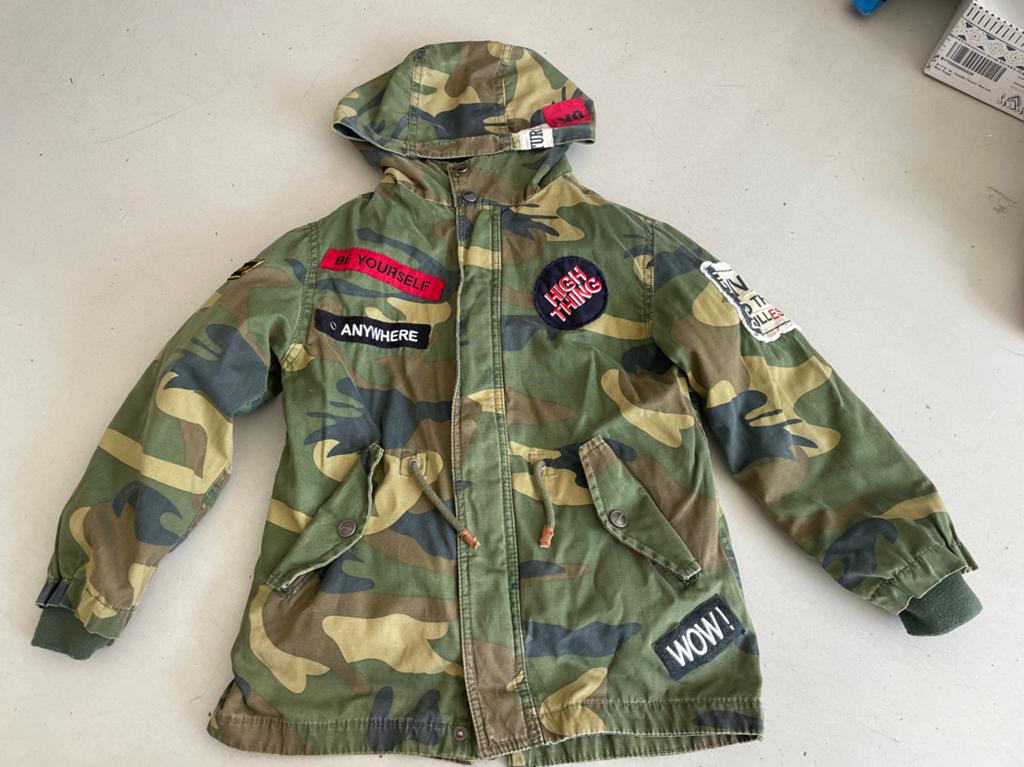Zara Parka zomerjas legerprint maat 122 met uitneembare binn, Ophalen of Verzenden, Zo goed als nieuw, Jongen of Meisje, Jas