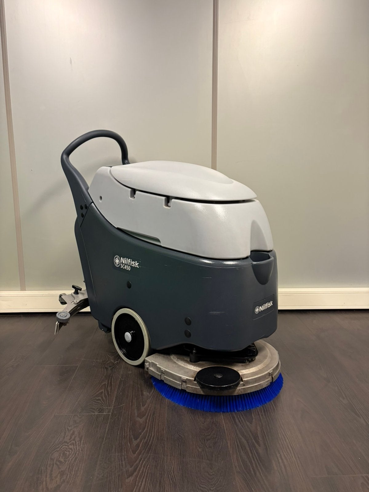 Schrobmachine | Nilfisk SC450 | Nieuw accupakket, Ophalen of Verzenden, Gebruikt, Schrobmachine
