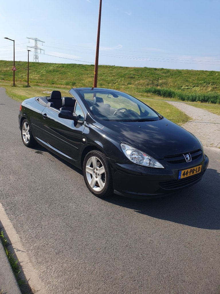 Peugeot 307 2.0 16V CC 130KW 2004 Zwart, Auto's, Peugeot, Voorwielaandrijving, 730 kg, Zwart, 4 cilinders