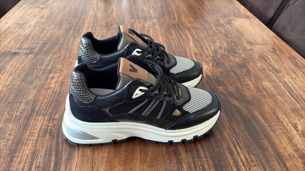 Via vai sneakers, Zwart, Ophalen of Verzenden, Sneakers of Gympen, Zo goed als nieuw