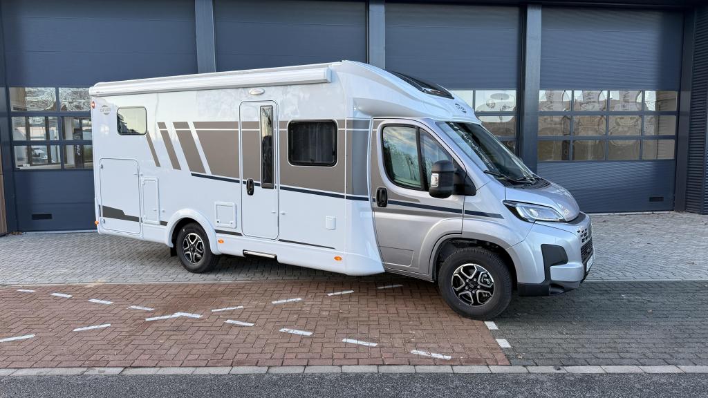 Carado T448 Pro+ Autm 5 zit & slaaplaatsen Verwacht!, Caravans en Kamperen, Campers, Automaat, Standaard zit, Ringverwarming, Fiat