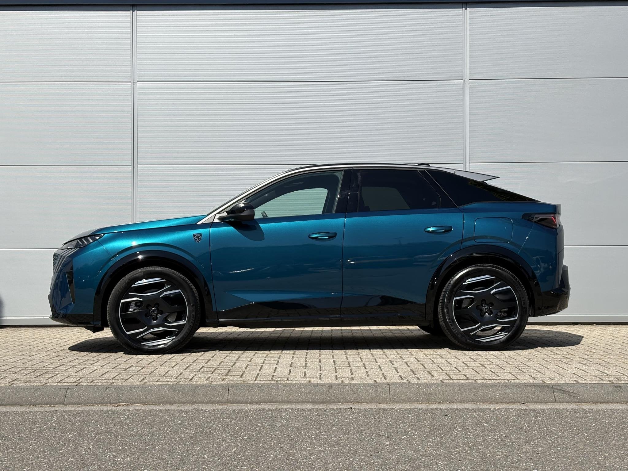 Peugeot e-3008 GT Avantage 210 73 kWh | Stoelverwarming | Ca, Auto's, 12 maanden, Stof, 213 pk, Parkeersensor