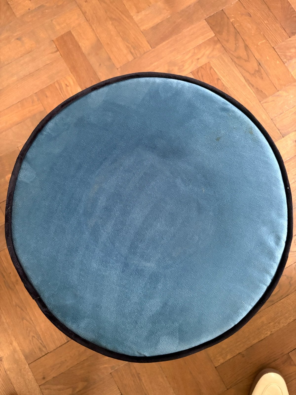 Rond Bijzettafeltje met Blauw Fluweel en Hairpin Poten, Ophalen, Minder dan 55 cm, Gebruikt, Rond