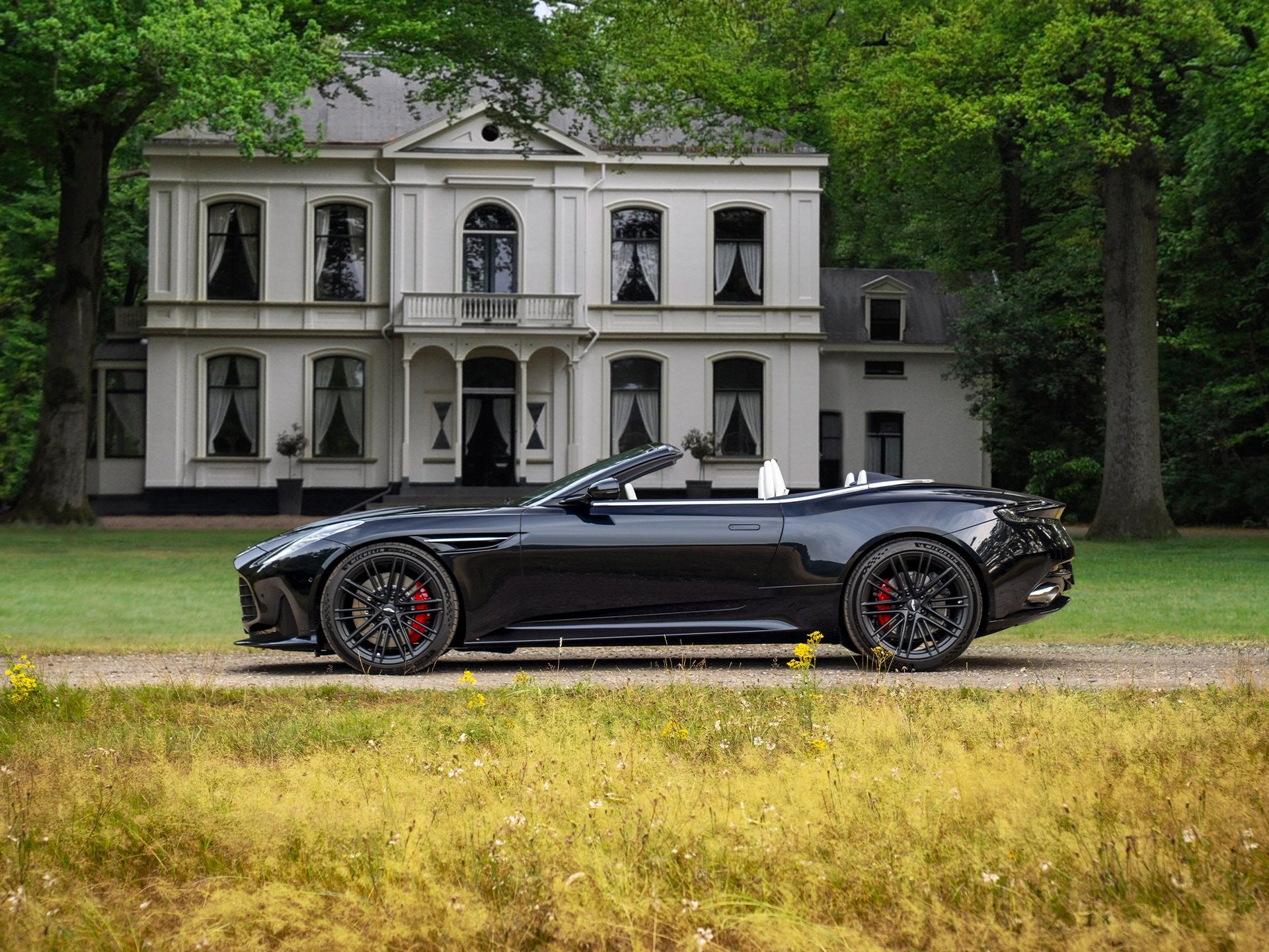 Aston Martin DB12 Volante 4.0 V8 | Bowers & Wilkins, Automaat, Achterwielaandrijving, Gebruikt, Leder