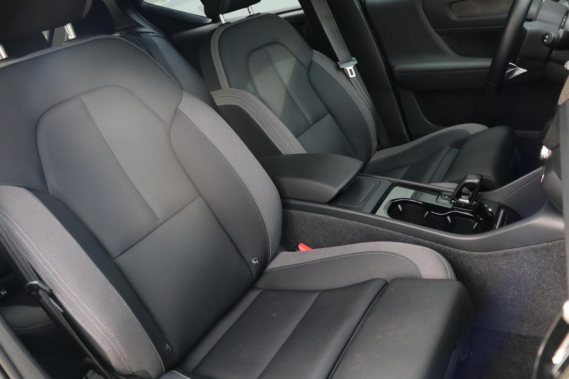Foto 18 van Volvo XC40 Recharge Pro 70kWh AdaptiveCruise Camera Stoel/st