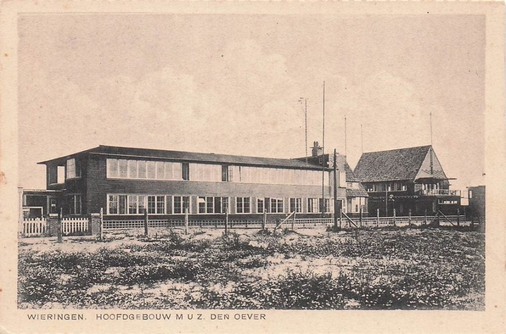 702-493-039 Wieringen Hoofdgebouw M U Z Den Oever, Ophalen of Verzenden, Voor 1920, Noord-Holland