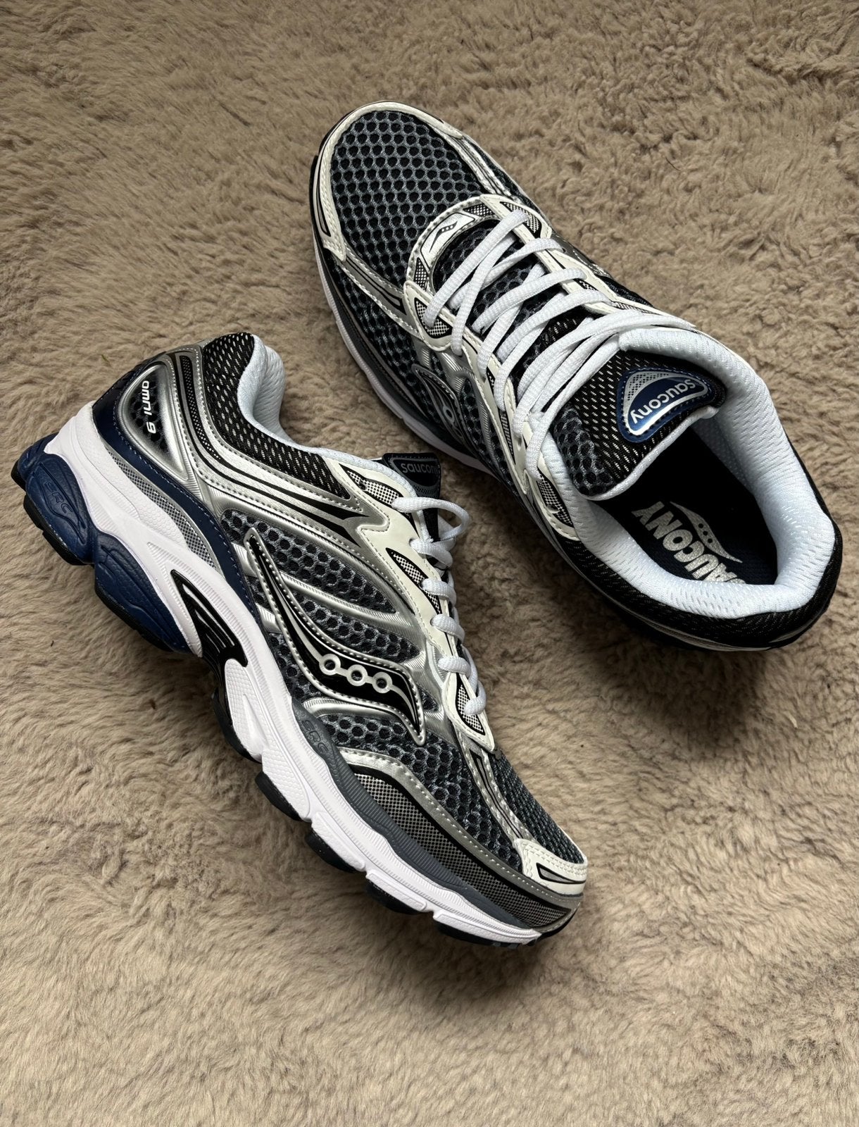 Saucony ProGrid Omni 9 Deep Navy maat 44, Blauw, Nieuw, Ophalen of Verzenden, Sneakers of Gympen