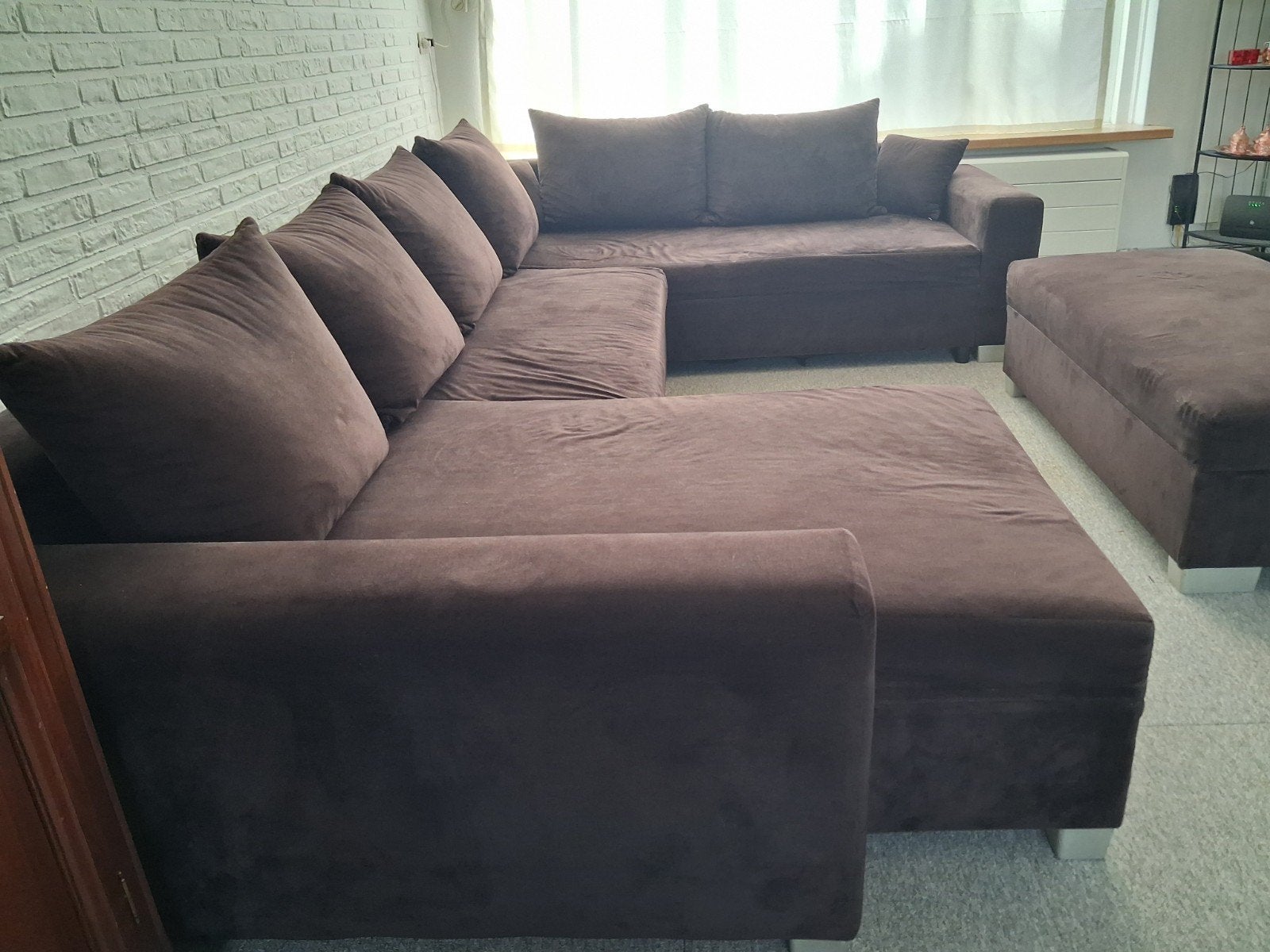 Ruime bruine hoekbank met poef - Comfortabel en stijlvol, Huis en Inrichting, Ophalen, Gebruikt, Hoekbank, 300 cm of meer