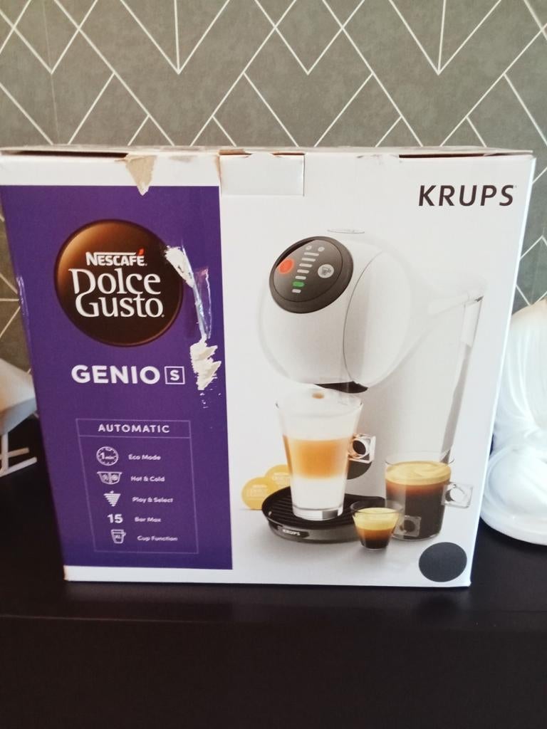 Krups Nescafé Dolce Gusto Genio S Koffiezetapparaat, Witgoed en Apparatuur, Koffiezetapparaten, Zo goed als nieuw, Koffiepads en cups