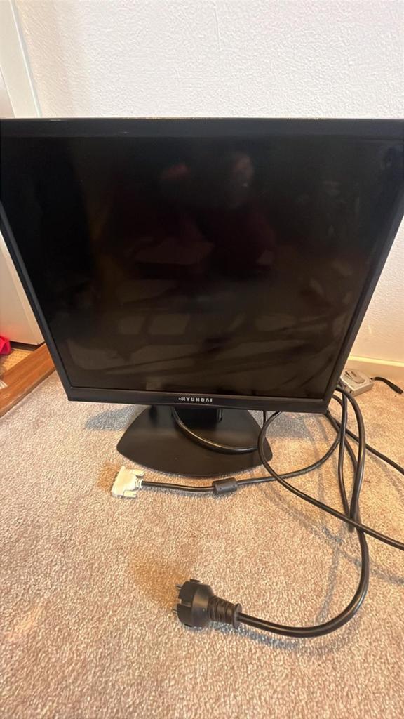 PC beeldscherm 40cm Hyundai, Ophalen of Verzenden, Zo goed als nieuw