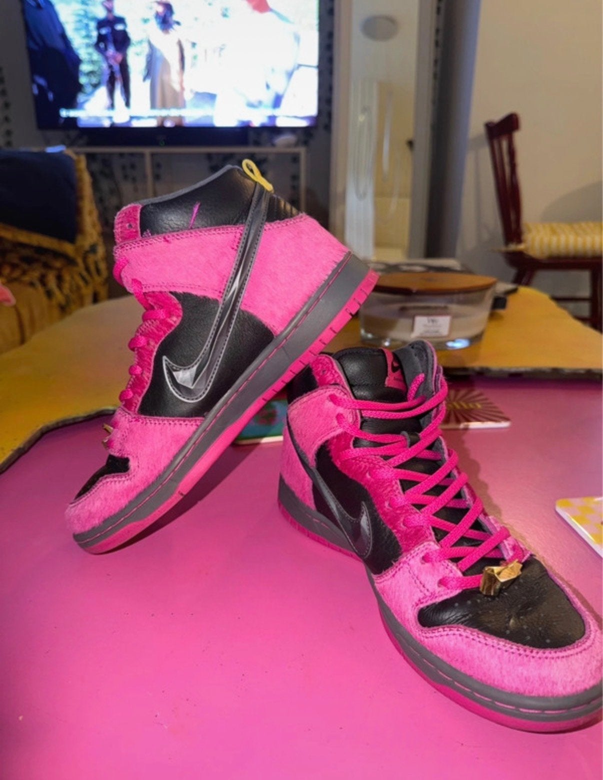 Nike SB Dunk High x Run The Jewels ‘4/20’ - Maat 40, Kleding | Dames, Schoenen, Zo goed als nieuw, Sneakers of Gympen, Roze, Ophalen of Verzenden