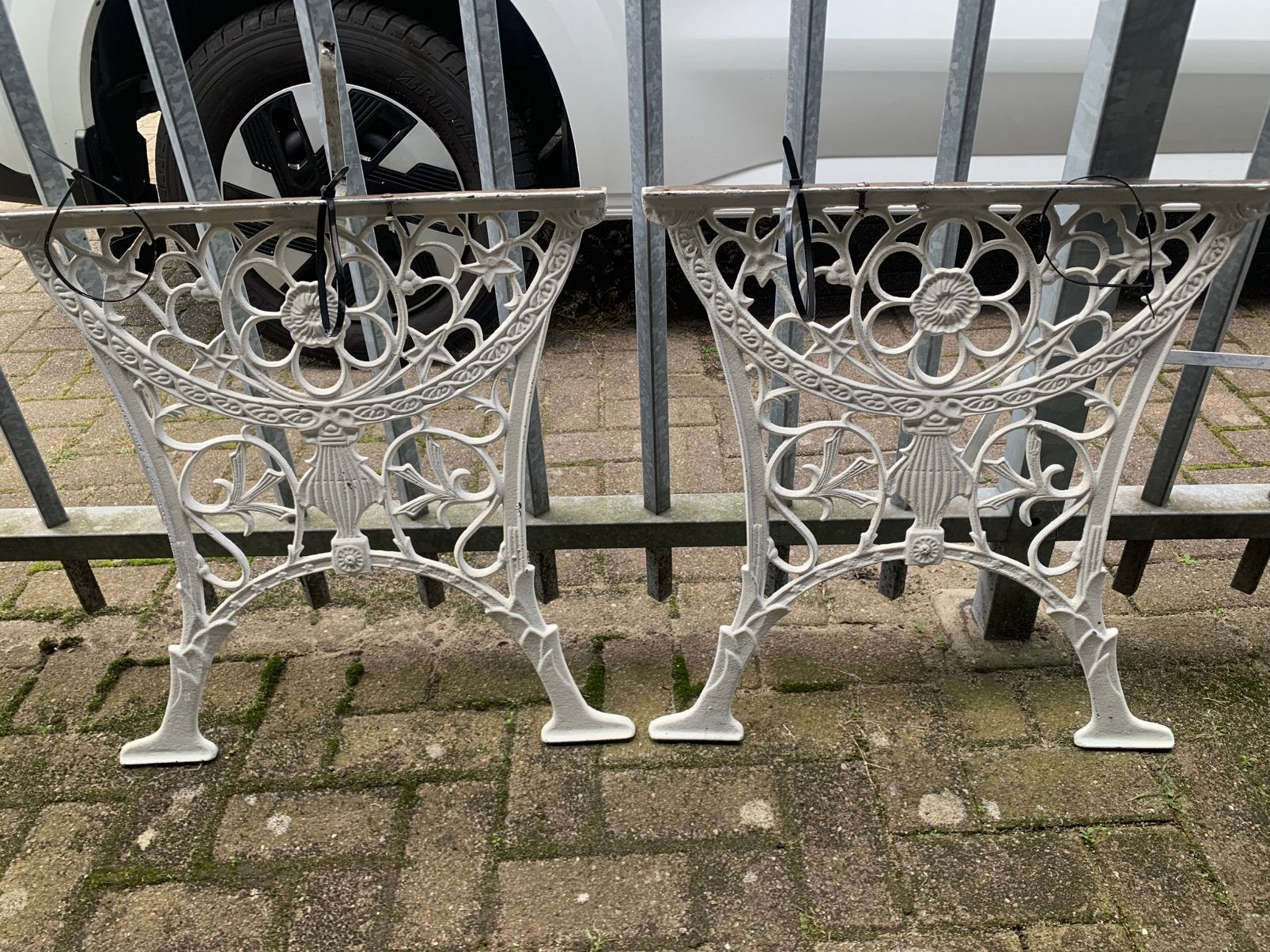 2 prachtige brocante tiuntafel poten, Ophalen, Zo goed als nieuw