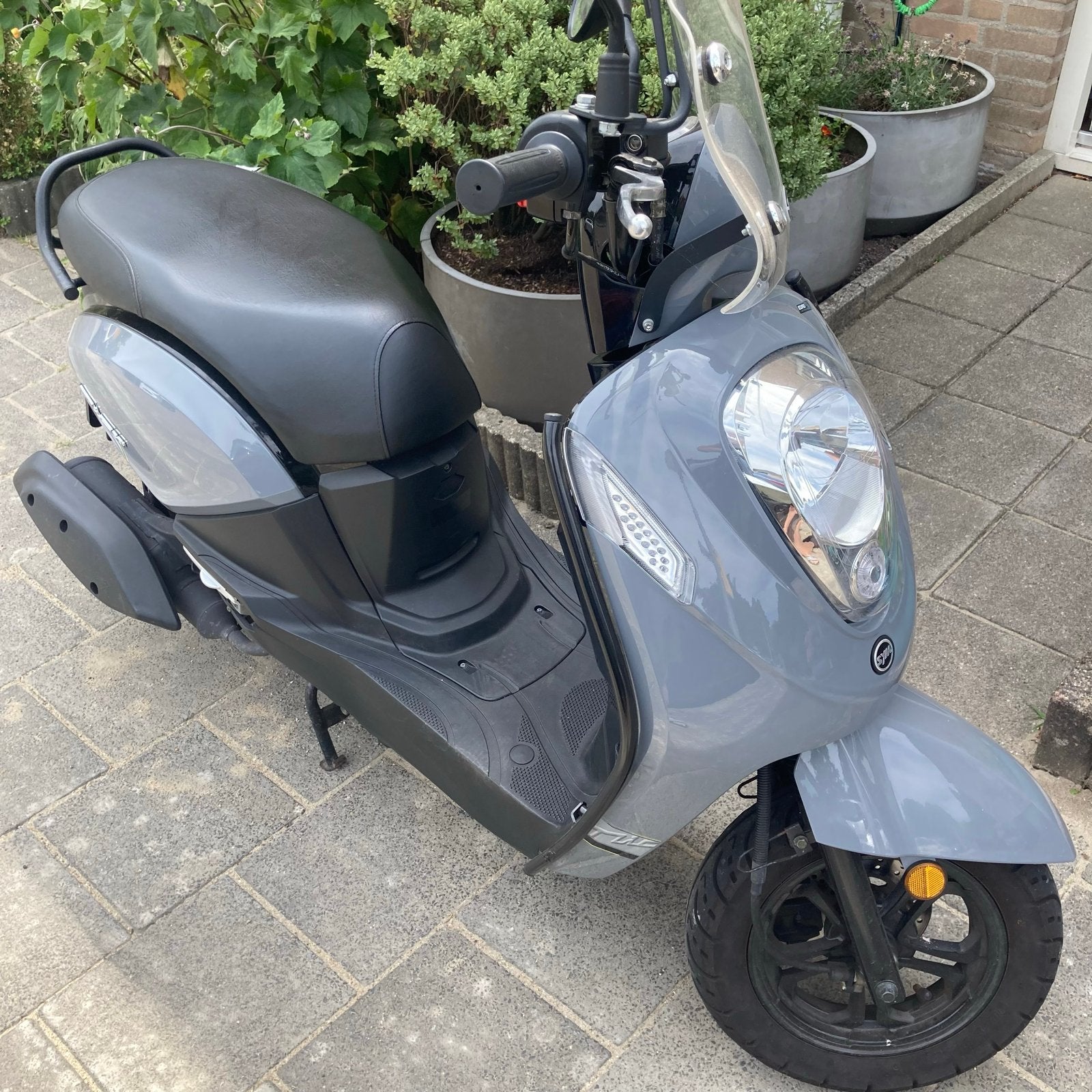Sym Mio snorscooter 2021, 5600 km, in goede staat, Ophalen, Zo goed als nieuw, Benzine, SYM