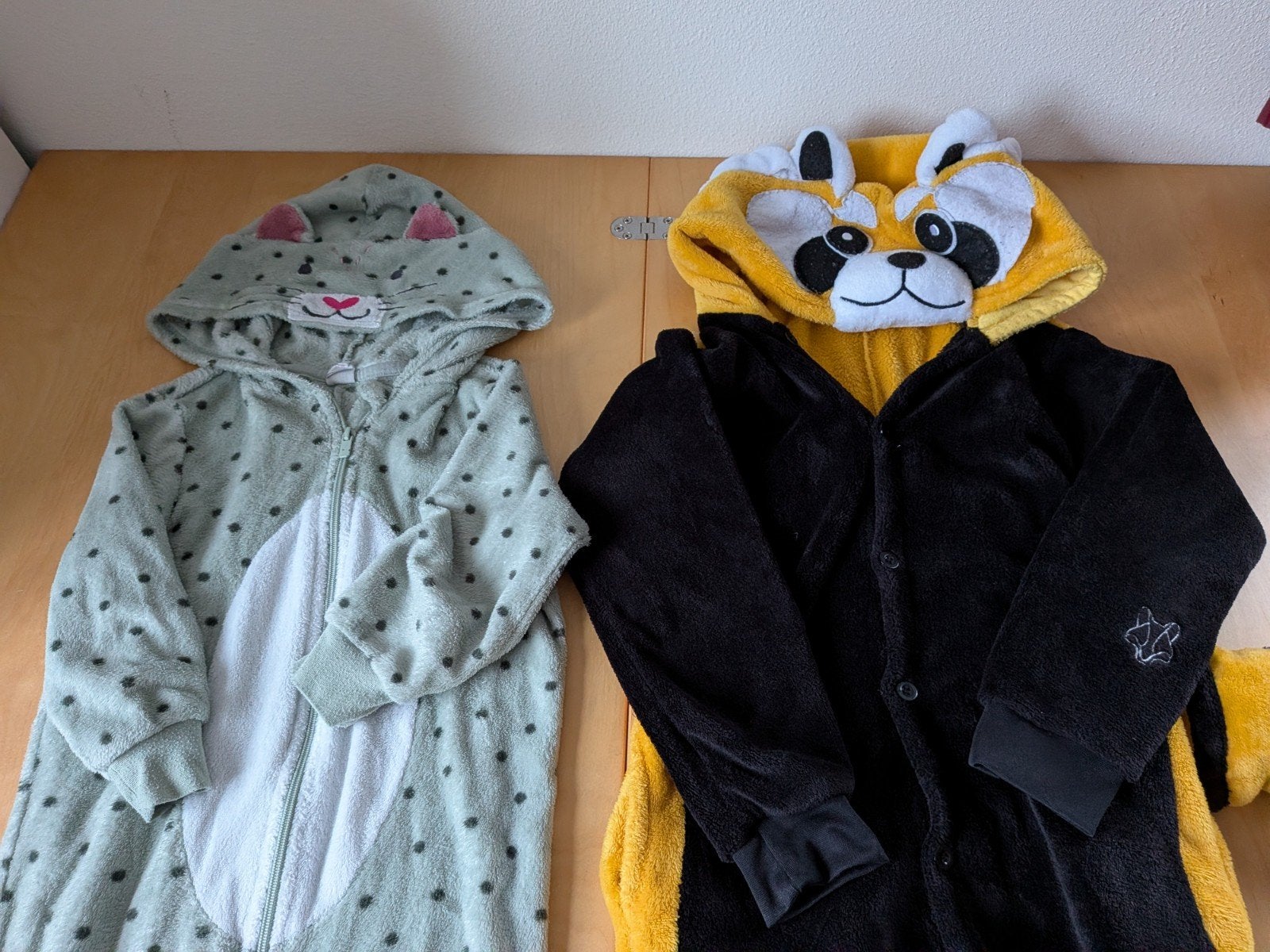 Diverse onesie / huispak poes en wasbeer maat 110/116, Ophalen of Verzenden, Jongen of Meisje