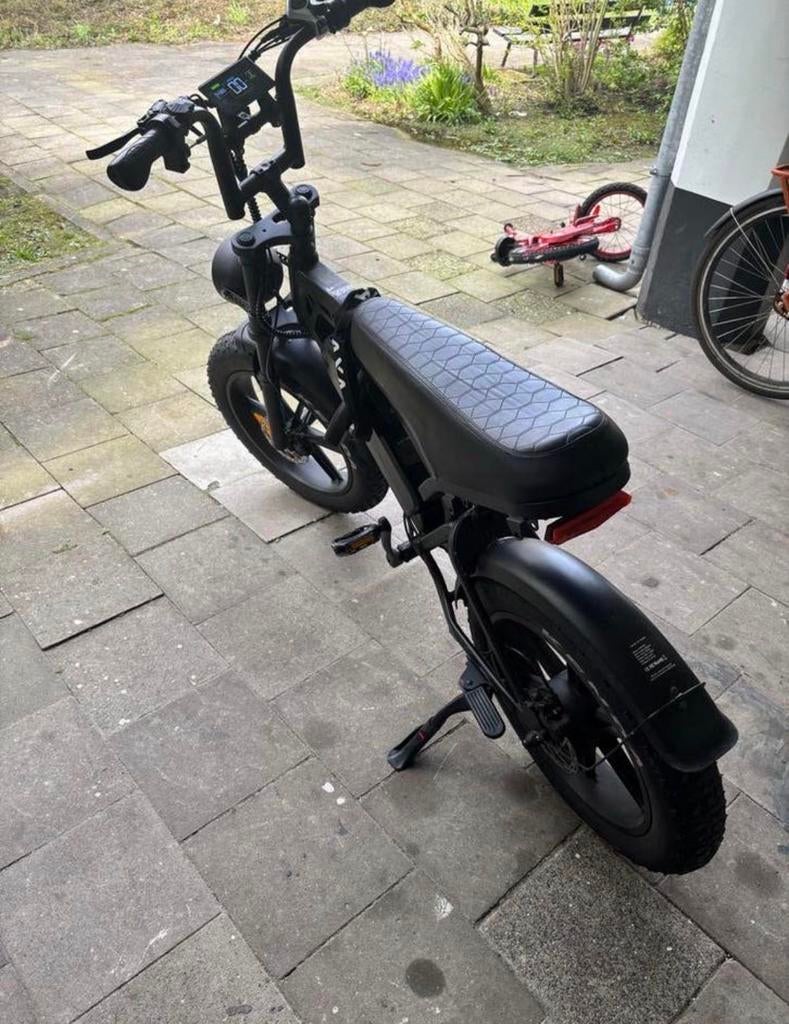 V20 Fatbike - Zwart - Amper gebruikt - 25 KM, Ophalen of Verzenden, Zo goed als nieuw