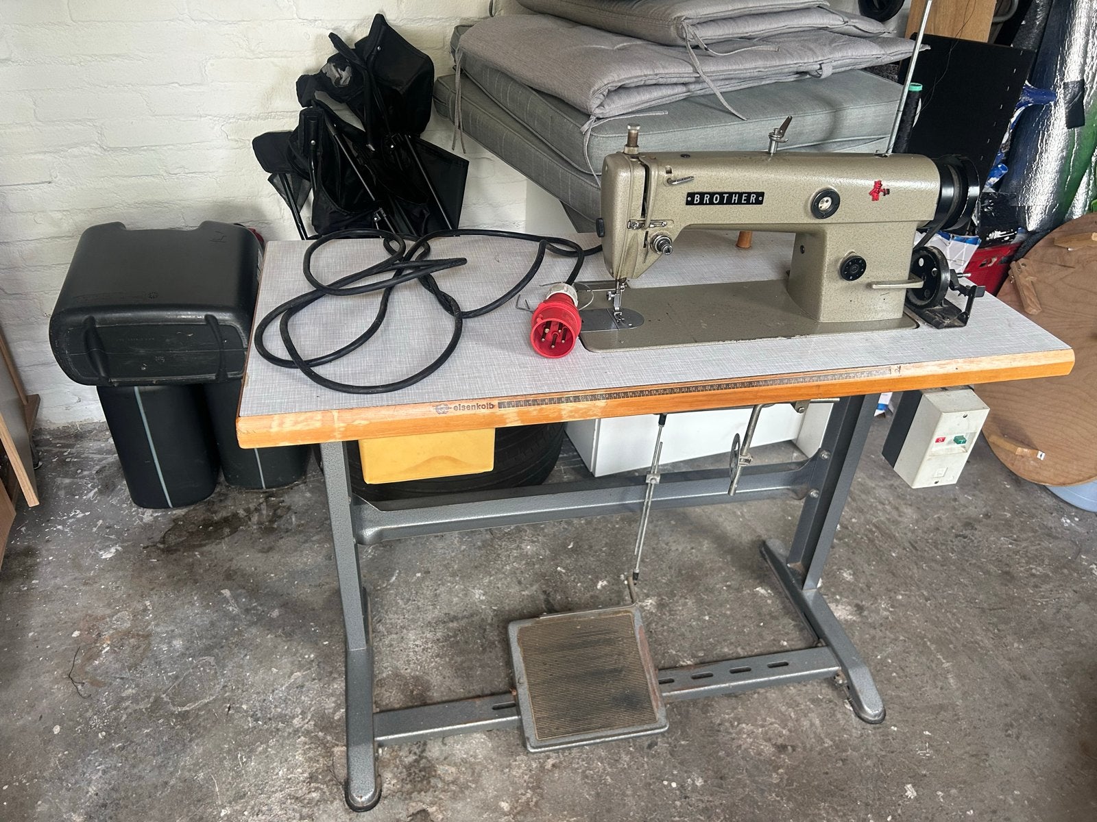 Brother Industriële Naaimachine - Zo goed als nieuw, Hobby en Vrije tijd, Ophalen of Verzenden, Industrieel, Brother, Naaimachine