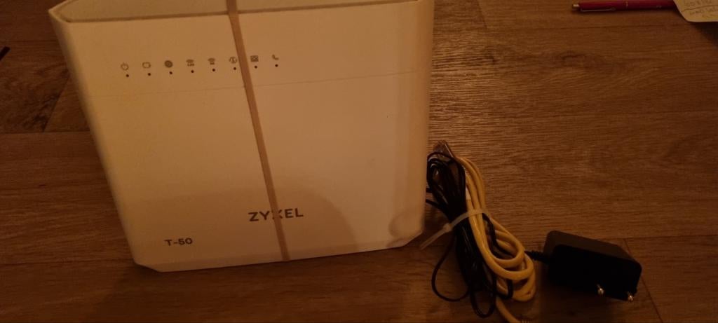 Router zyxel T50, Ophalen of Verzenden, Zo goed als nieuw
