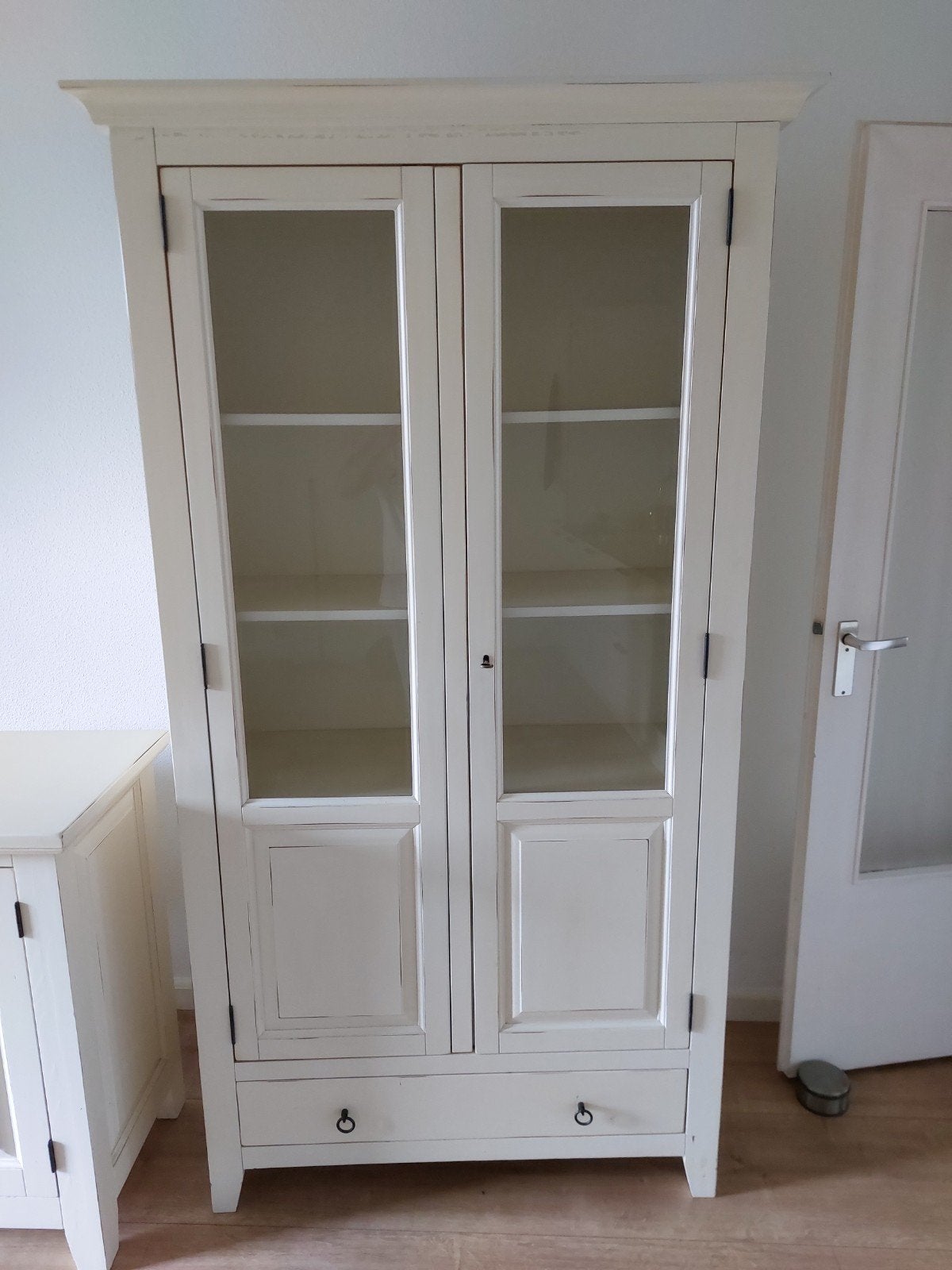 Crèmekleurig dressoir en vitrinekast - Landelijke stijl, Ophalen, Gebruikt, 150 tot 200 cm, Met lade(s)