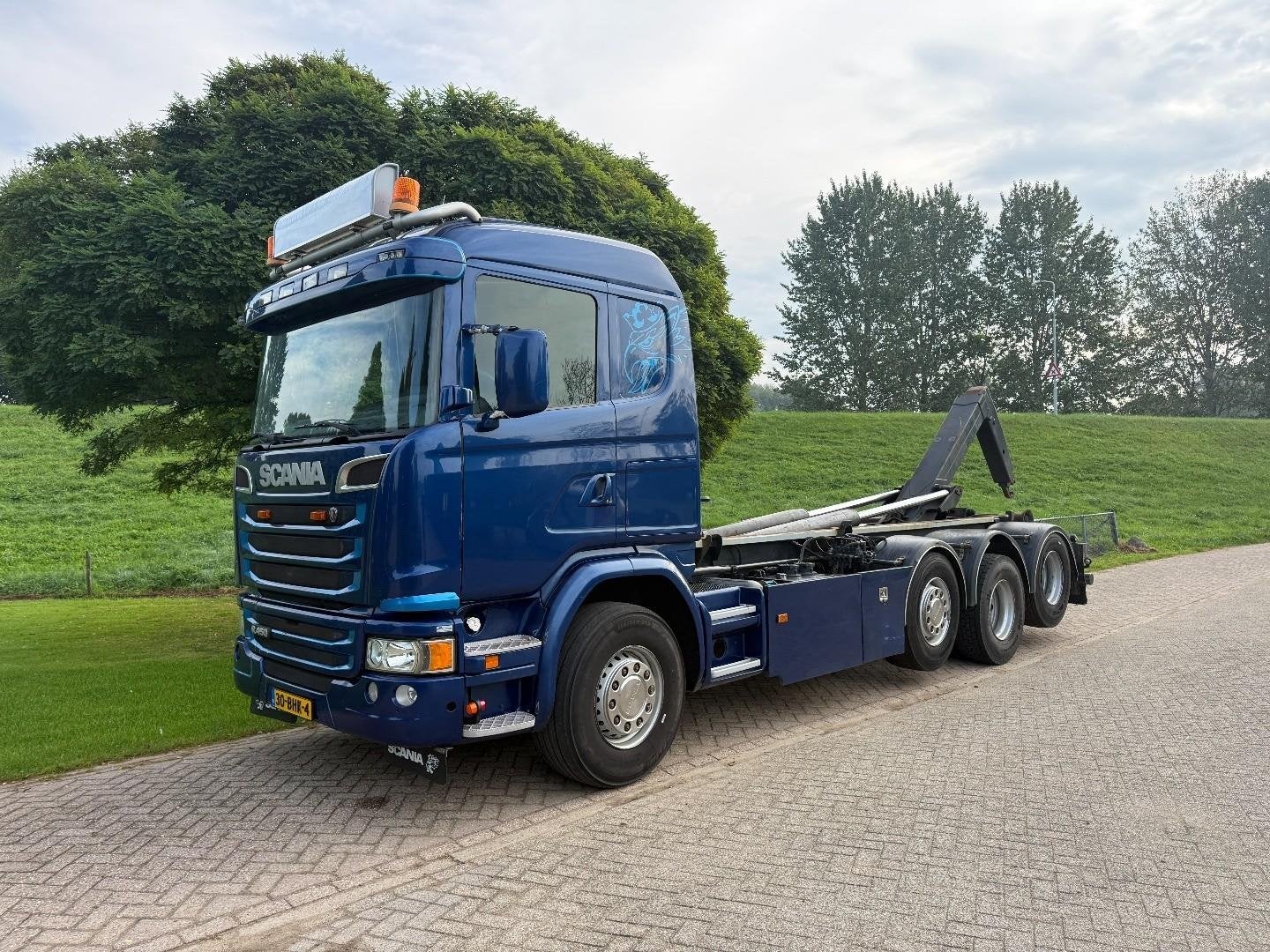 Scania G450 8x2-Haakarm-25 Ton-Handgeschakeld VH1142, Auto's, Euro 6, Scania, Blauw, Bedrijf