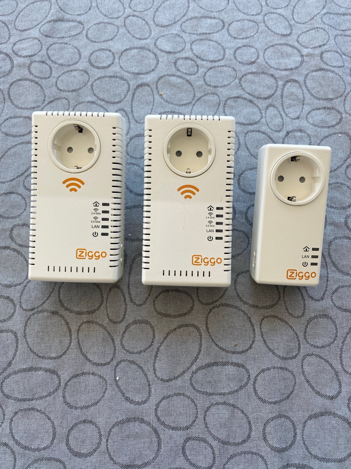 Ziggo Powerline Adapters (2x met WiFi, 1x zonder), Computers en Software, Routers en Modems, Ophalen, Gebruikt, Router