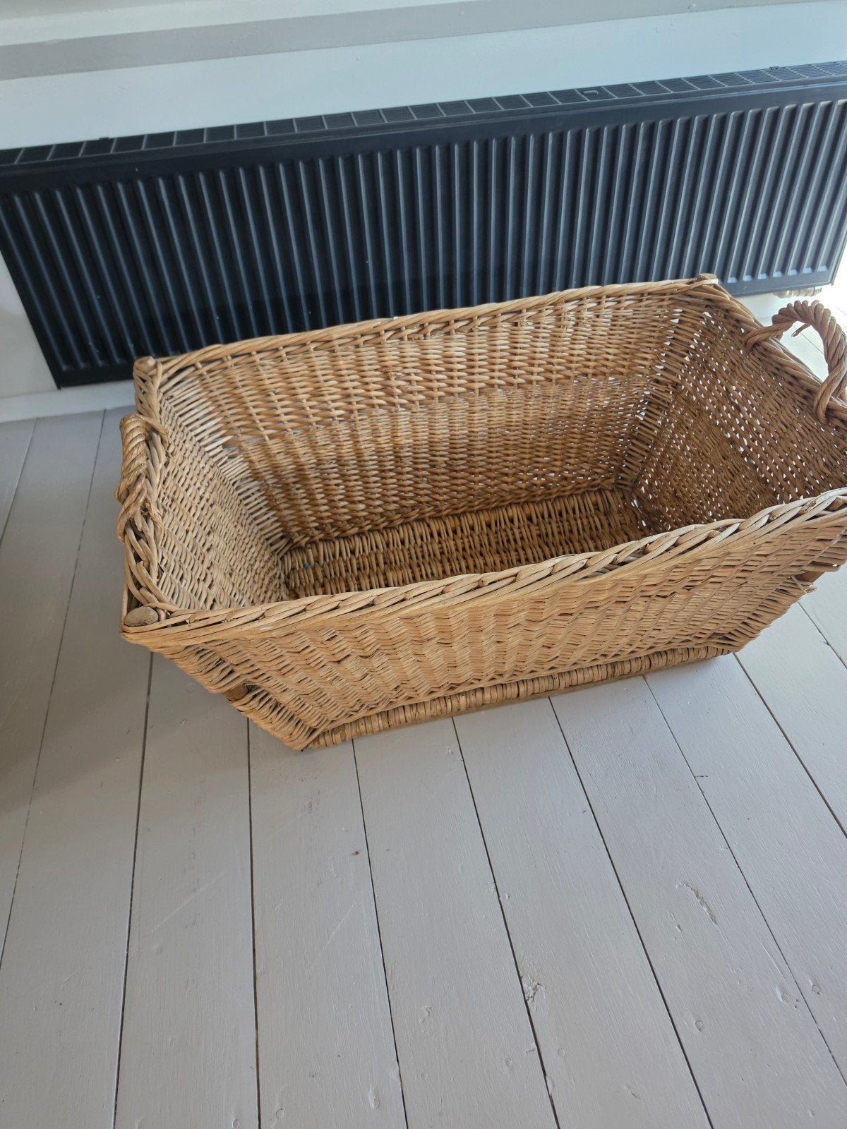 Brocante rieten wasmand in goede staat, Antiek en Kunst, Curiosa en Brocante, Ophalen