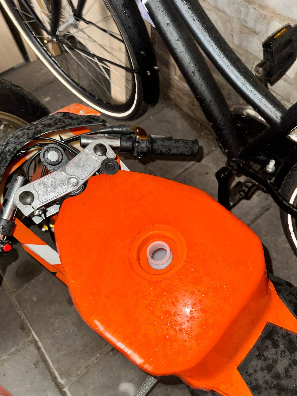 1x opgevoerde mini bike en de andere is nog normaal, Ophalen of Verzenden, Zo goed als nieuw, Overige typen