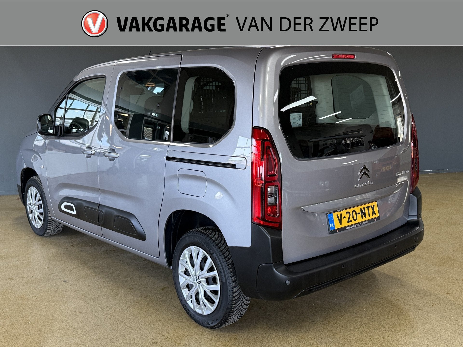 Citroën Berlingo 1.2 PureTech Club | Navi | Camera, Voorwielaandrijving, Gebruikt, Euro 6, 3 cilinders